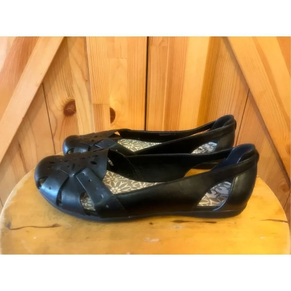Bare Traps Womens Size 5.5M Westley Vegan Perforated Slip On Flat Sandals Black
